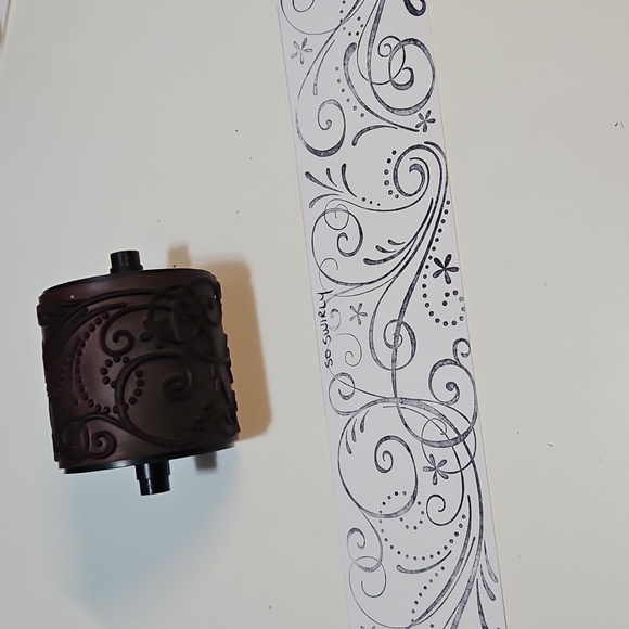 So Swirly Stampin Round Jumbo wheel stamp 2" wide - Picture 1 of 3